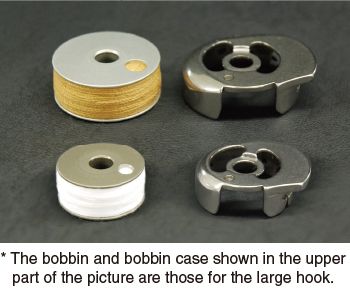 JUKI LH-3588A-G — «Тип с большим челноком» использует челнок в 1,8 раза больше стандартного. Это увеличение размера снижает частоту замены шпульной нити