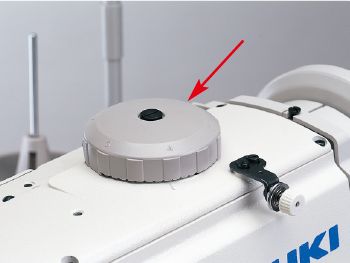 JUKI LS-1342 — Вертикальный ход шагающей лапки и прижимной лапки можно легко установить и изменить (LS-1342, LS-1342-7)