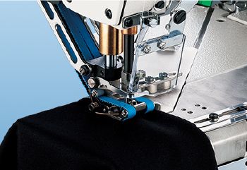 JUKI MF-7912DRH24 — Машина оснащена цифровым верхним транспортером